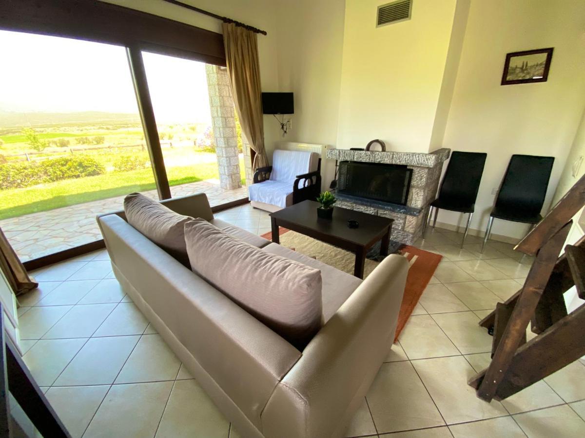 Lithos Villas Amfiklia Exterior photo
